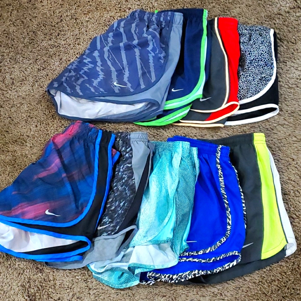 Women's Nike Shorts (9) Size L